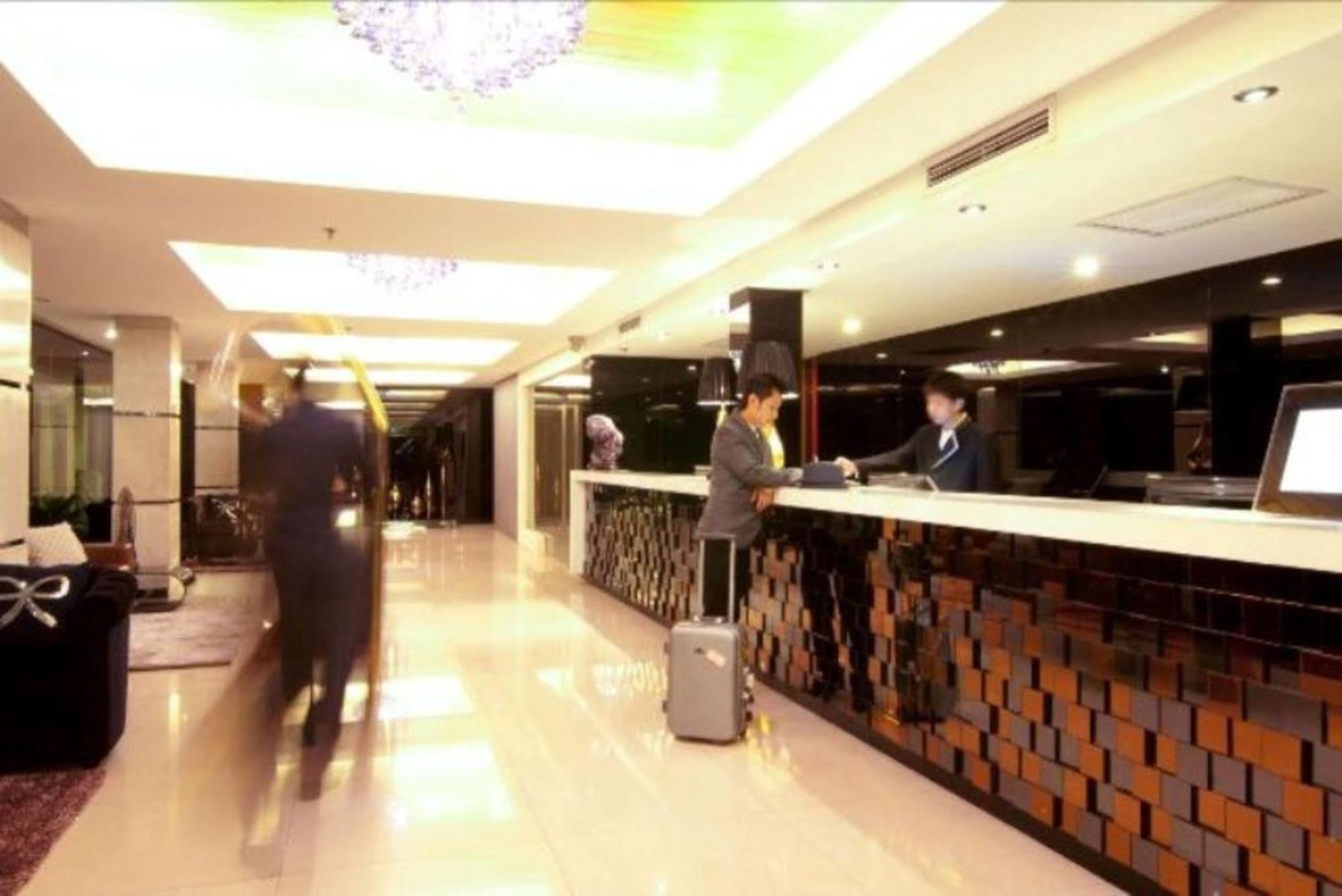 Rashmi'S Plaza Hotel Vientiane Exterior foto